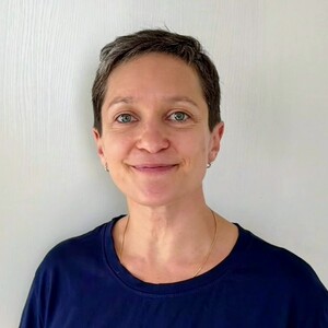 Juliette KLEIN Caen, , Conseils à la pose de Pessaire, Douleurs (algies) pelviennes chroniques, Gymnastiques abdominales, Périnéologie Féminine, Périnéologie Masculine, Posturologie en Périnéologie, Pratique sportive & Périnéologie, Prise en charge de l'Endométriose, Prise en charge des Diastasis, Prise en charge des femmes en Pré & Post Partum, Prise en charge spécifique des transgenres, Rééducation Ano-Rectale, Utilisation des techniques de Técarthérapie, Yoga en cours collectif, Yoga en séance individuelle