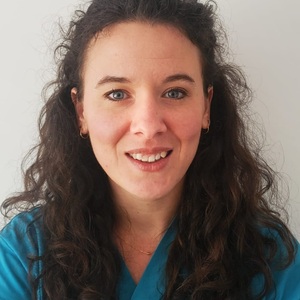 Louise EBERHART - Les kinés du vestiaire  Vincennes, , Douleurs (algies) pelviennes chroniques, Gymnastiques abdominales, Périnéologie Féminine, Prise en charge de l'Endométriose, Prise en charge des Diastasis, Prise en charge des femmes en Pré & Post Partum, Rééducation Ano-Rectale, Sexologie Féminine