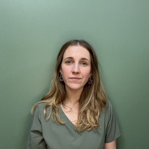 Elsa DÉBUS Le Grand-Quevilly, , Conseils à la pose de Pessaire, Douleurs (algies) pelviennes chroniques, Gymnastiques abdominales, Kinésithérapie & Cancer du Sein, Massage Pédiatrique, Périnéologie Féminine, Périnéologie Masculine, Périnéologie Pédiatrique, Pilates en cours collectif, Pilates en Pré & Post Natal, Pilates en séance individuelle, Prise en charge des Diastasis, Prise en charge des femmes en Pré & Post Partum