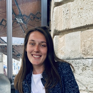 Jade BAHIER Angers, , Gymnastiques abdominales, Kinésithérapie & Cancer du Sein, Périnéologie Féminine, Prise en charge des femmes en Pré & Post Partum, Traitement des cicatrices, Prise en charge des Diastasis, Douleurs (algies) pelviennes chroniques, Orthopédie Pédiatrique – torticolis congénital, plagiocéphalie, Prise en charge de l'Endométriose, Sexologie Féminine, Utilisation des techniques de Técarthérapie