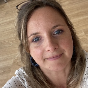 Perrine PAIN DALLONGEVILLE Béthune, , Douleurs (algies) pelviennes chroniques, Gymnastiques abdominales, Périnéologie Féminine, Périnéologie Masculine, Périnéologie Pédiatrique, Prise en charge des femmes en Pré & Post Partum, Rééducation Ano-Rectale, Sexologie Féminine, Conseils à la pose de Pessaire