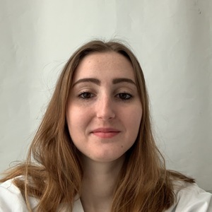 Salomé KELL Ivry-sur-Seine, , Gymnastiques abdominales, Orthopédie Pédiatrique – rachis, scoliose idiopathique, Scheuermann, Périnéologie Féminine, Pilates en cours collectif, Pilates en séance individuelle, Pratique sportive & Périnéologie, Prise en charge des femmes en Pré & Post Partum