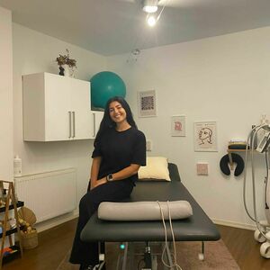 Axelle TORDJMAN Paris 5, , Gymnastiques abdominales, Massage Pédiatrique, Orthopédie Pédiatrique – rachis, scoliose idiopathique, Scheuermann, Orthopédie Pédiatrique – torticolis congénital, plagiocéphalie, Périnéologie Féminine, Pratique sportive & Périnéologie, Traitement des cicatrices, Accompagnement des femmes en PMA, Conseils à la pose de Pessaire, Drainage Lymphatique Manuel, Kinésithérapie & Cancer du Sein, Pilates & Cancer du Sein, Pilates en Pré & Post Natal, Pilates en séance individuelle, Pose de bandes et compressions veino-lymphatiques, Prise en charge des Diastasis