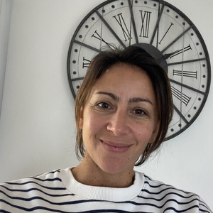 Carine ECHARDOUR L'Épine, , Contentions souples / Taping, Douleurs (algies) pelviennes chroniques, Drainage Lymphatique Manuel, Gymnastiques abdominales, Kinésithérapie & Cancer du Sein, Massage Pédiatrique, Orthopédie Pédiatrique – malpositions du pied – pied bot varus équin, Orthopédie Pédiatrique – torticolis congénital, plagiocéphalie, Périnéologie Féminine, Périnéologie Masculine, Périnéologie Pédiatrique, Rééducation Ano-Rectale, Sexologie Féminine, Yoga en cours collectif