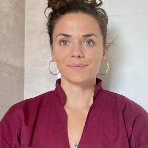 Céline PELÉ  Vertou et Remouillé, , Douleurs (algies) pelviennes chroniques, Périnéologie Féminine, Pratique sportive & Périnéologie, Prise en charge de l'Endométriose, Prise en charge des Diastasis, Prise en charge des femmes en Pré & Post Partum, Sexologie Féminine, Traitement des cicatrices, Utilisation des techniques de Técarthérapie