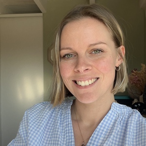 Pauline MOYSAN Saint-Pol-de-Léon, , Kinésithérapie & Cancer du Sein, Périnéologie Féminine, Yoga & Cancer du Sein, Yoga en cours collectif