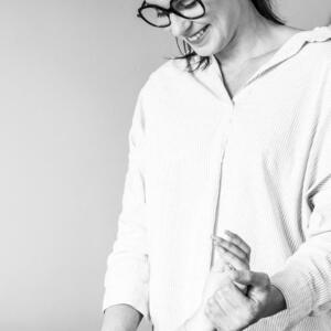 Marie CONSTANTIN Lons, , Drainage Lymphatique Manuel, Kinésithérapie & Cancer du Sein, Périnéologie Féminine, Pose de bandes et compressions veino-lymphatiques, Prise en charge des Lymphœdèmes, Prise en charge des femmes en Pré & Post Partum, Sexologie Féminine, Traitement des cicatrices, Utilisation des techniques de Técarthérapie, Pilates en cours collectif, Pilates en séance individuelle, Pilates en Pré & Post Natal, Prise en charge de l'Endométriose, Prise en charge des Diastasis, Contentions souples / Taping, Gymnastiques abdominales, Pilates & Cancer du Sein