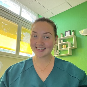 Mathilde JARJOUI Montluçon, , Drainage Lymphatique Manuel, Gymnastiques abdominales, Massage Pédiatrique, Orthopédie Pédiatrique – malpositions du pied – pied bot varus équin, Orthopédie Pédiatrique – rachis, scoliose idiopathique, Scheuermann, Orthopédie Pédiatrique – torticolis congénital, plagiocéphalie, Périnéologie Féminine, Pilates & Cancer du Sein, Pilates en cours collectif, Pilates en Pré & Post Natal, Pilates en séance individuelle, Portage Physiologique, Pratique sportive & Périnéologie, Prise en charge des Diastasis, Prise en charge des femmes en Pré & Post Partum, Traitement des cicatrices, Yoga en Pré & Post Natal